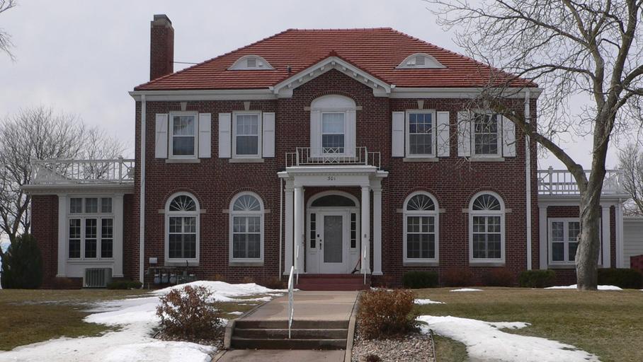 John Trierweiler House from E 1.JPG Dr John Trierweiler House located at 301 Spruce Street in Yankton South Dakota ; seen from the east The 1926 Colonial Revival house is listed in the National Register of Historic Places own Ammodramus ...
