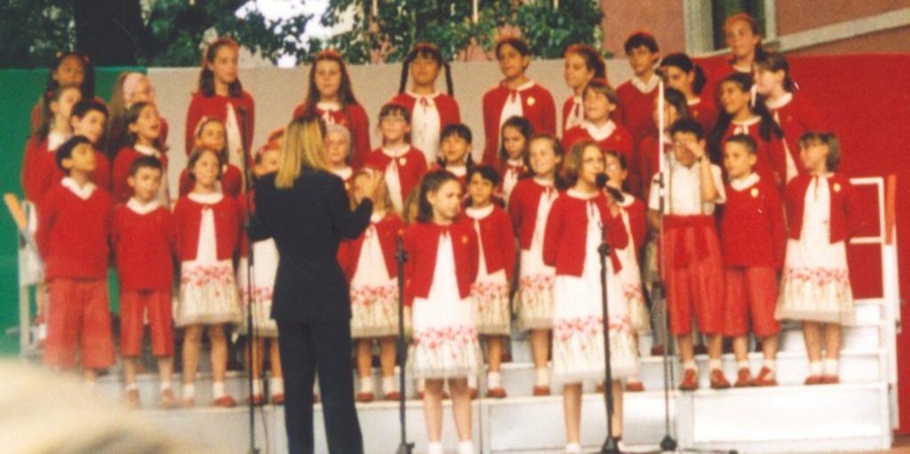 PiccoloCoroDellAntoniano 04.jpg Piccolo Coro Mariele Ventre dell'Antoniano - concert in Warsaw Poland late June 2001 The picture was taken by myself Piccolo Coro dell'Antoniano 2005-10-22 own assumed PiccollinaBambina Sabrina Simoni