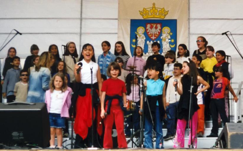 PiccoloCoroDellAntoniano 05.jpg Piccolo Coro Mariele Ventre dell'Antoniano - trials before the concert in Poznań Poland late June 2001 The picture was taken by myself Piccolo Coro dell'Antoniano 2005-10-22 own assumed PiccollinaBambina ...