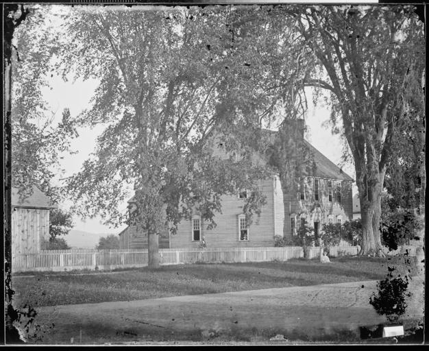 House - NARA - 526372.jpg Scope and content General notes 526372 Local identifier 111-B-2177 War Department Office of the Chief Signal Officer 08/01/1866 - 09/18/1947 NARA-Author Brady National Photographic Art Gallery Washington D C 1858 - ...