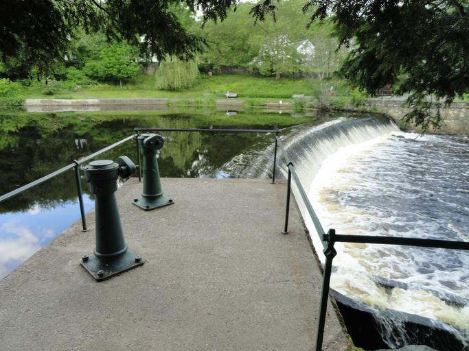 Charles River at Grove Park (Natick, Massachusetts) - DSC09533.JPG The Charles River as seen from Grove Park Pleasant Street Natick Massachusetts USA I took this photograph 2011-07-02 11 37 32 Daderot Public domain Charles River Natick ...