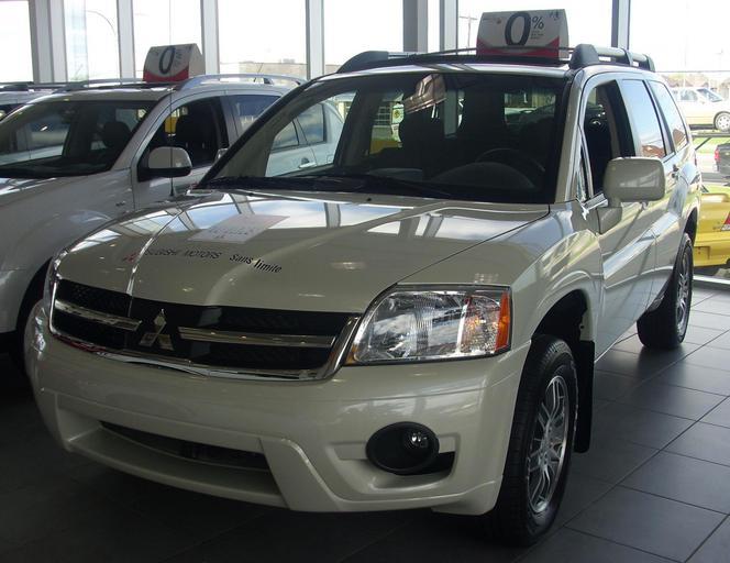 '08 Mitsubishi Endeavor.JPG en 2008 Mitsubishi Endeavor photographed in Montreal Quebec Canada Own 2008-05-08 Bull-Doser Retouched picture remove timestamp color correction Art-top Mitsubishi Endeavor White Mitsubishi SUVs