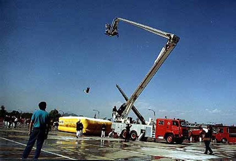 outdoor vehicle EOE-2177-10A Explore Fotos Andrés Lewin's 30314 photos on Flickr!