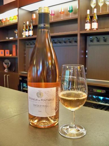 AOC Vacqueyras rosé.jpg fr Bouteille de rosé d'AOC Vacqueyras own Véronique PAGNIER 2010-07-04 Vacqueyras AOC Rosé wine Taken with Kodak EasyShare Z950