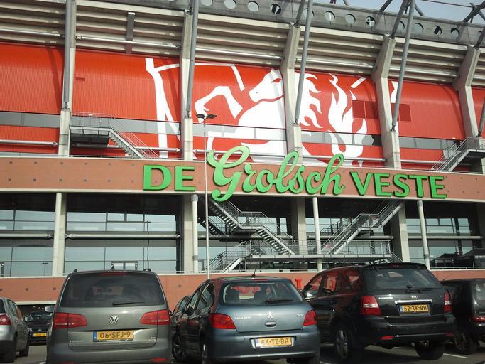 Voorkant Grolsch Veste.jpg Nieuwe hoofdingang van de Grolsch Veste met daarbij het Twente Ros 2012-03-02 own assumed BaschWacken Cc-zero Uncategorized 2015 May 5