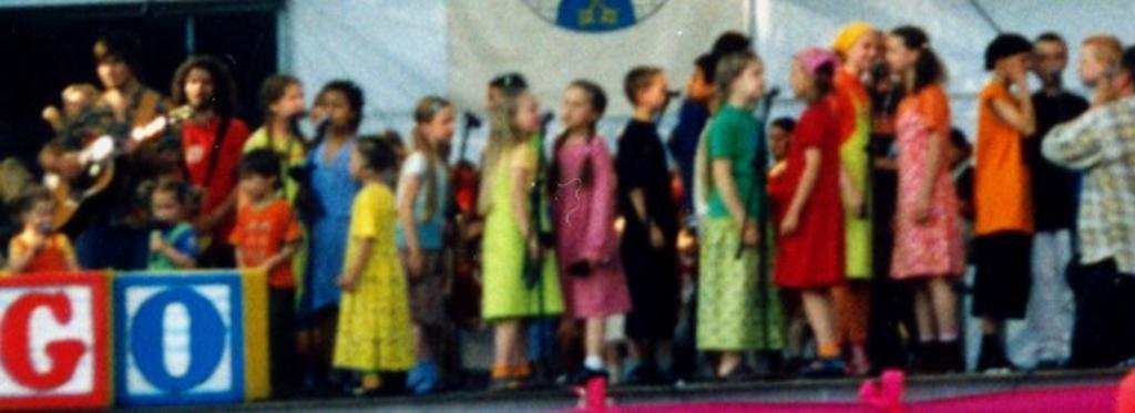 ArkaNoego 01.jpg Polish music band Arka Noego during their concert in Poznan in late June 2001 The picture was taken by myself 2005-10-22 own assumed PiccollinaBambina Arka Noego