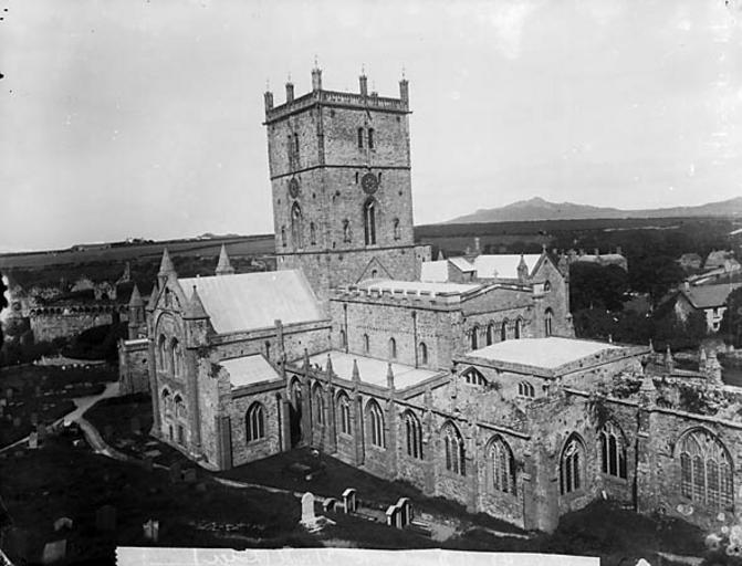 Negydd gwydr / Glass negative Maint/Dimensions: 165 x 215 mm. Cyfeiriad/Reference: jtj048 Rhif cofnod / Record no.: 3362361 Rhagor o wybodaeth am gasgliad John Thomas yn Llyfrgell Genedlaethol Cymru More information about the John Thomas ...