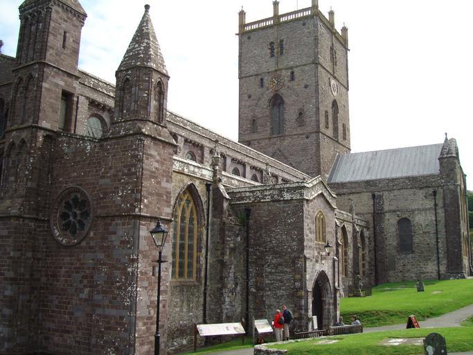 StDavidsCathedral EastEnd&Nave.JPG Photograph of St Davids Cathedral Wales - West End and Nave Own 2008-05-18 JohnArmagh St David's Cathedral May 2008 in Wales