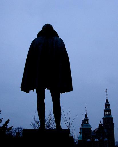 Tycho Brahe foran Rosenborg.jpg Tycho Brahe from behind - looking towards Rosenborg Castle København Kjøbenhavns Observatorium H V Bissen 1876 own 2009 Orf3us Tycho Brahe Statues in Copenhagen Herman Wilhelm Bissen