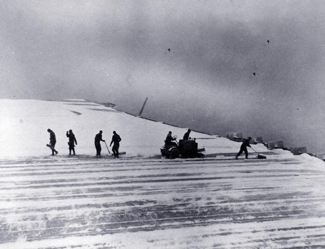Wasp (CV 7), flight deck crew removing snow, February 1942. (2015/10/20). 80-G-2165: USS Wasp (CV 7), flight deck crew removing snow, February 1942. (2015/10/20).