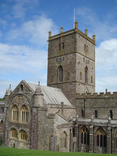 ...Cathedral Tower&SouthTransept.JPG Photograph of St Davids Cathedral Wales - Tower and South Transept Own 2008-05-18 JohnArmagh St David's Cathedral May 2008 in Wales