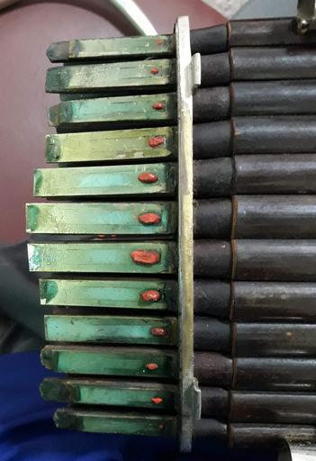 36 huáng gāoyīn shēng de huángpiàn.jpg zh-tw 36簧高音笙的簧片 2016-10-10 own S099001 other versions cc-zero Sheng ImageNote 1 679 172 233 2151 1680 2450 2 調音用的硃砂 ImageNoteEnd 1 ImageNote 2 1010 106 262 2290 1680 ...