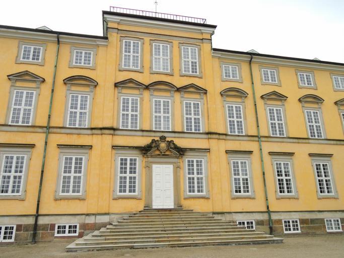 Frederiksberg Slot - Copenhagen - DSC08936.JPG Frederiksberg Slot Frederiksberg Copenhagen Denmark Daderot 2012-05-12 03 19 45 Daderot cc0 cc0 Frederiksberg Slot