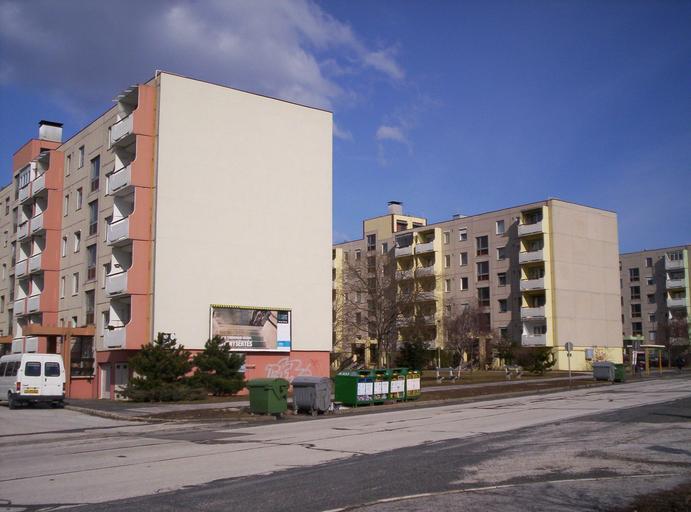 Veszprem Cholnoky.jpg Cholnokyváros Veszprém Quarter Cholnokyváros Veszprém Beschreibung Stadtviertel Cholnokyváros Veszprém 2006-03-11 own assumed ND~commonswiki Housing estates in Veszprém