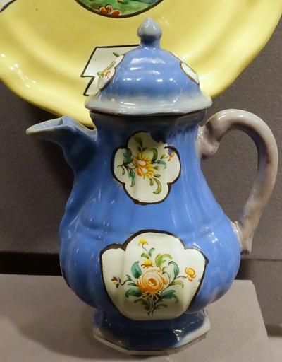 Coffee pot, Slovakia, Holic, 1750-1760, ceramic - Museum of Anthropology, University of British Columbia - DSC08839.jpg en Exhibit in the Museum of Anthropology University of British Columbia - Vancouver British Columbia Canada 2015-06-21 ...