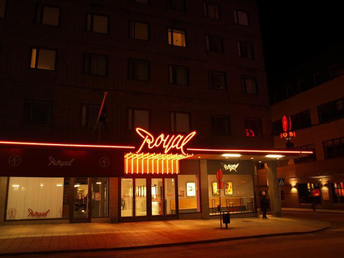 Biograf Royal, Uppsala.jpg en The cinema Royal in Uppsala Sweden sv Biografen Royal i Uppsala own Ojan 2008-11-20 59 51 31 77 N 17 38 28 435 E Cinemas in Uppsala
