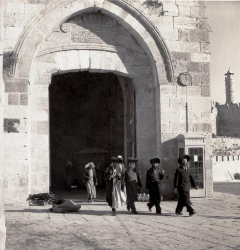 Change to national head coverings. LC-DIG-ppmsca-17416-00173.jpg Jerusalem en Change to national head coverings Aug 29 - Sept 8 Polish Jews add another headgear LC-DIG-ppmsca-17416-00173 digital file from original on page 90 no 2184 ...