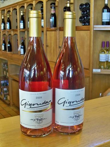 Gigondas Rosé 2009.jpg fr bouteilles de Gigondas rosé 2009 own Véronique PAGNIER 2010-06-27 Gigondas AOC Rosé wine Taken with Kodak EasyShare Z950