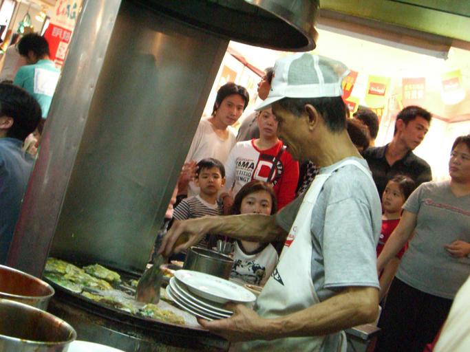 Oyster omelette stall.JPG A picture taken by me 2006-04-22 own assumed Theorb Oyster omelette