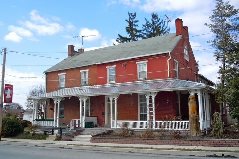 House downtown Christiana PA.JPG en House in downtown Christiana Pennsylvania in back of the Municipal Building own Smallbones 2011-03-22 Cc-zero Christiana Pennsylvania Brick houses in Pennsylvania